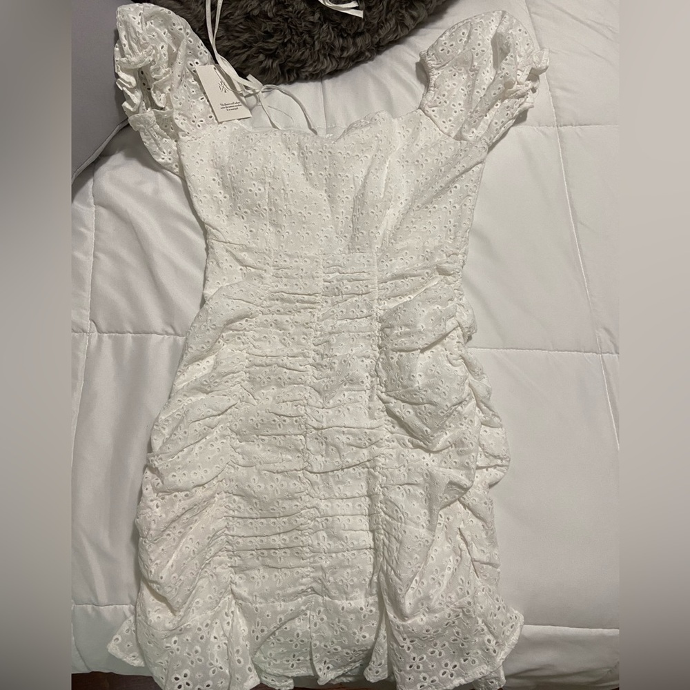 Brand new white dress!! Bought for graduation, but is too big on me!